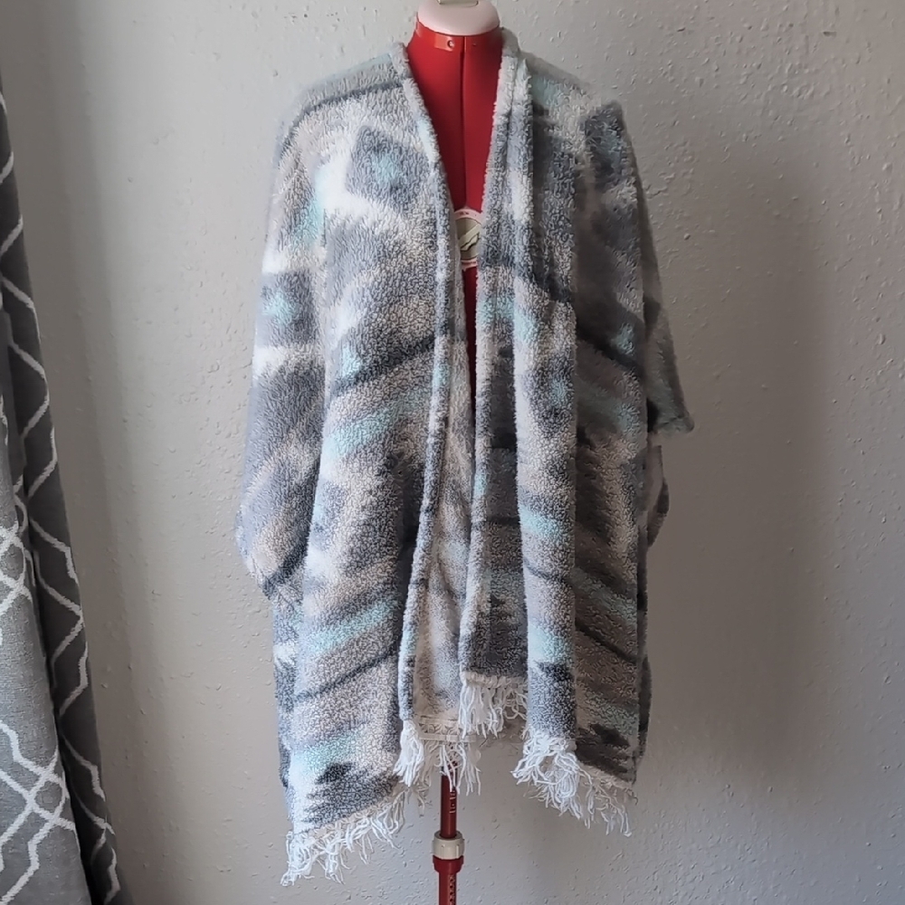 Zoe & Bella Cozy Gray and Blue Fleece Women's Shawl With Fringe, L/XL